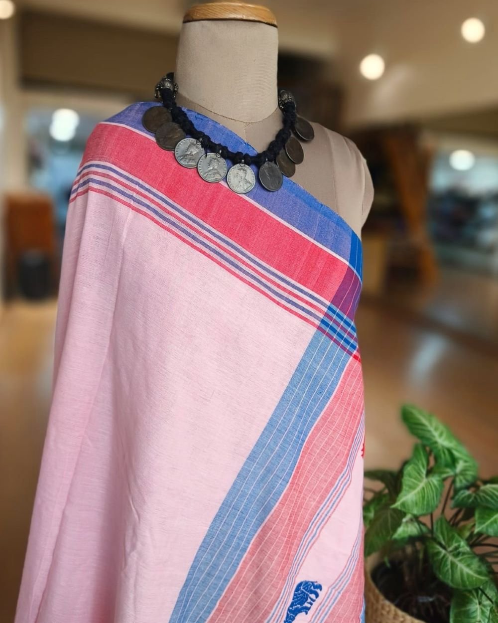 Kamrup Saree from Assam - Pink and Blue - Image 4