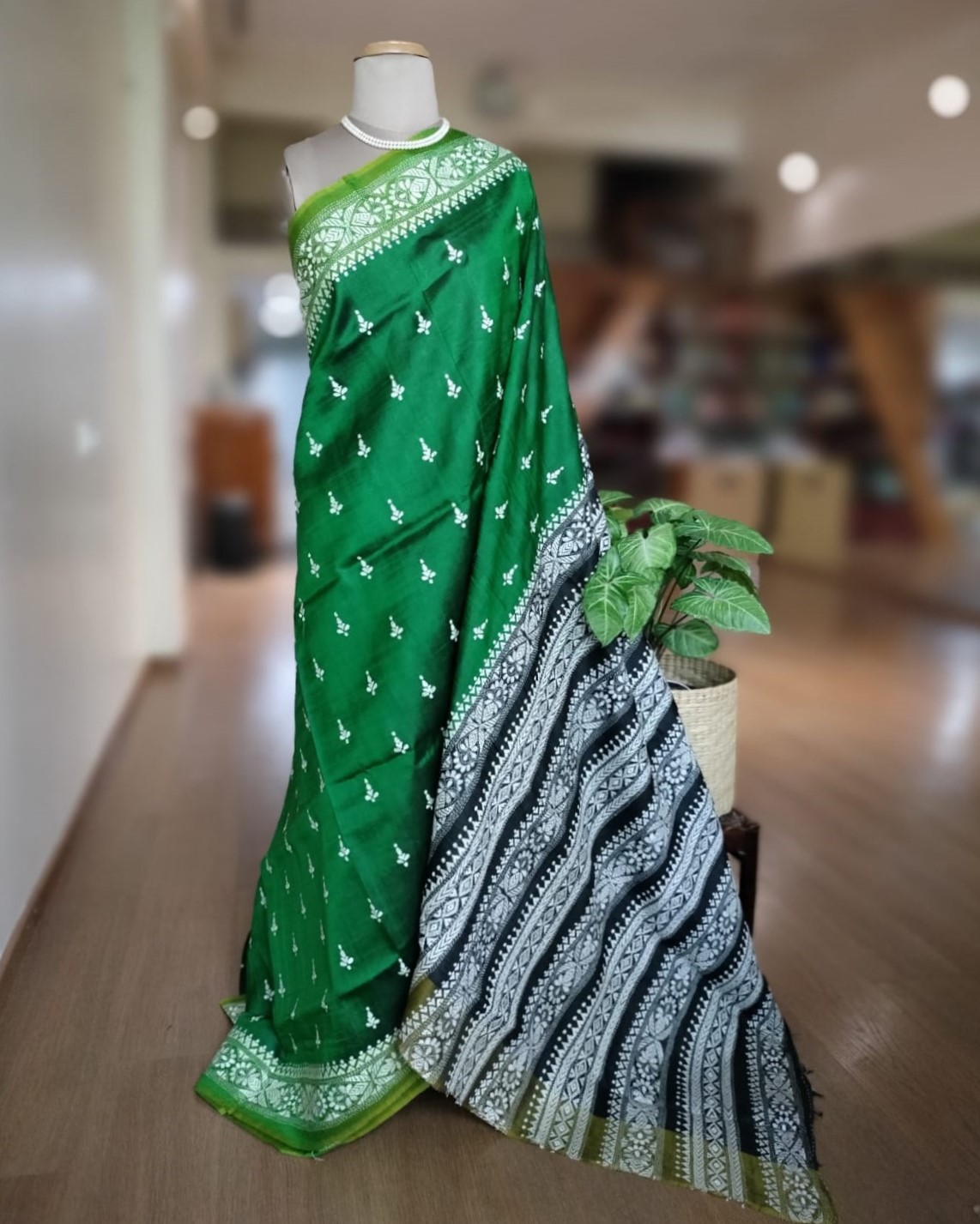 Santiniketan Kantha Saree in pure Bisnupuri Silk - The Magic Room