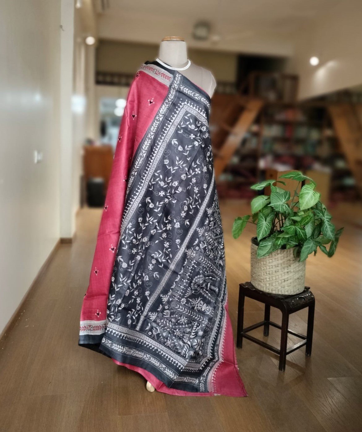 Dhunuchi Naach Kantha On Tussar Silk Saree - Image 3