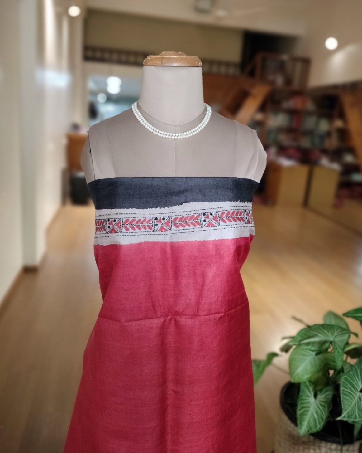 Dhunuchi Naach Kantha On Tussar Silk Saree - Image 5