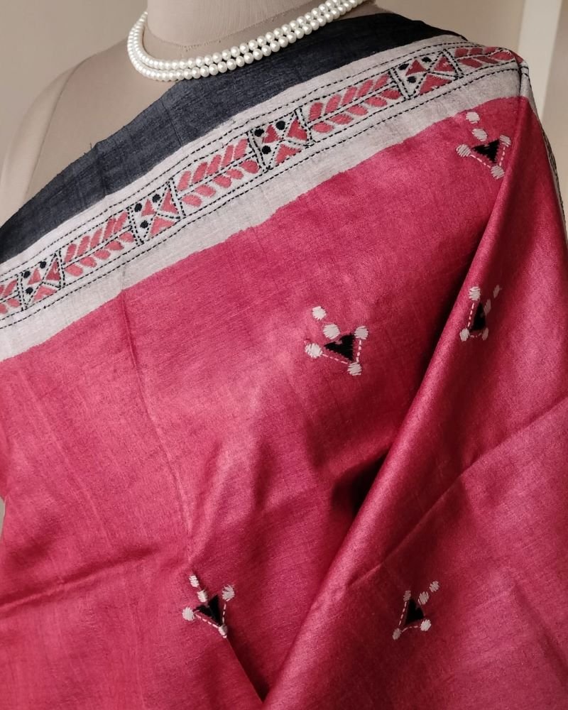 Dhunuchi Naach Kantha On Tussar Silk Saree - Image 6