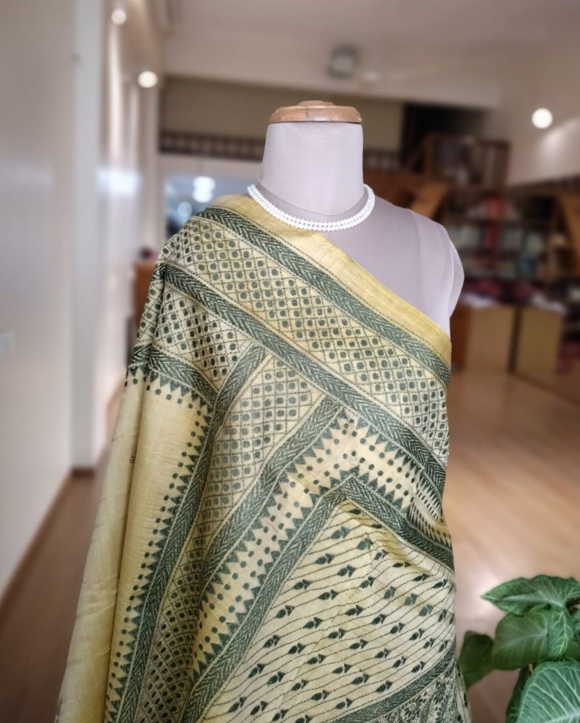 Santiniketan Kantha Saree in pure Bisnupuri Silk - Yellow and Black - Image 4