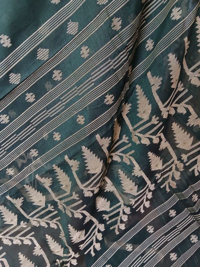 Handweave Jamdani Cotton Saree - Dark Green - Image 3