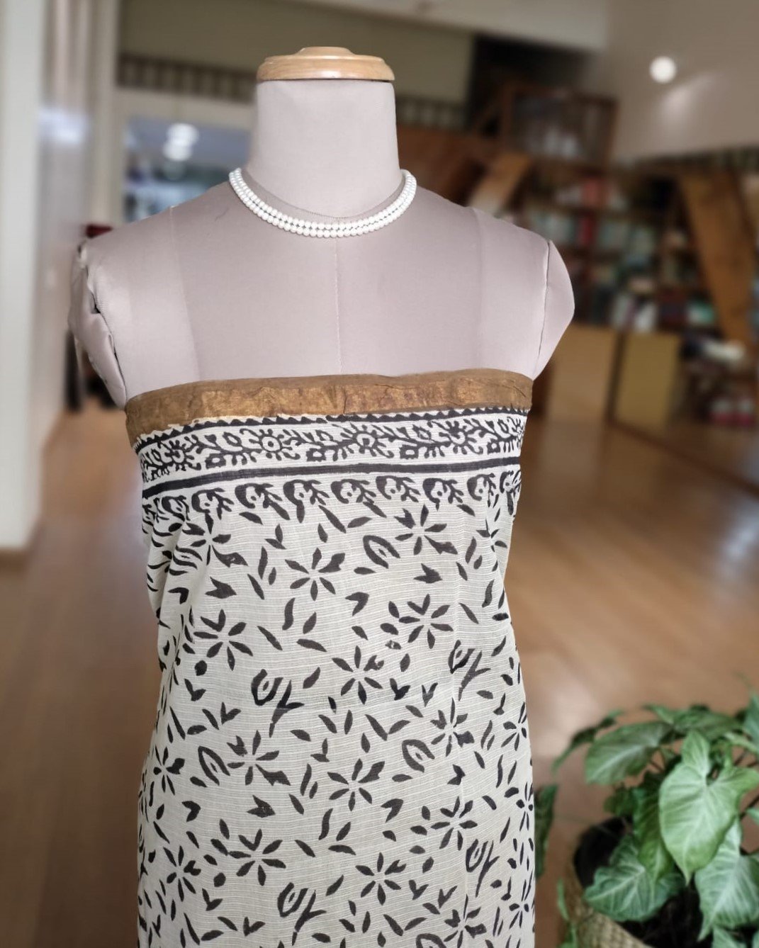 Kota Doria Cotton Saree - Cream with Brown - Image 6