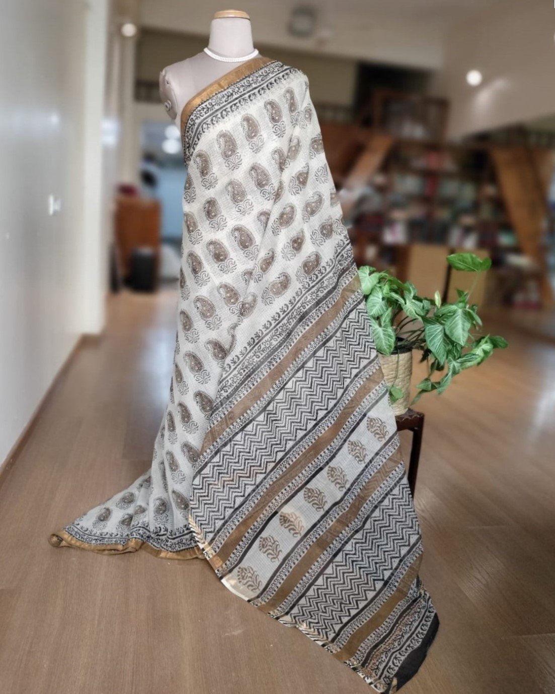 Kota Doria Cotton Saree - Cream with Brown - Image 5