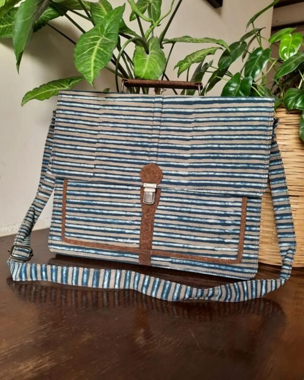 Vegan Laptop Bag – Indigo and Cream - Image 2