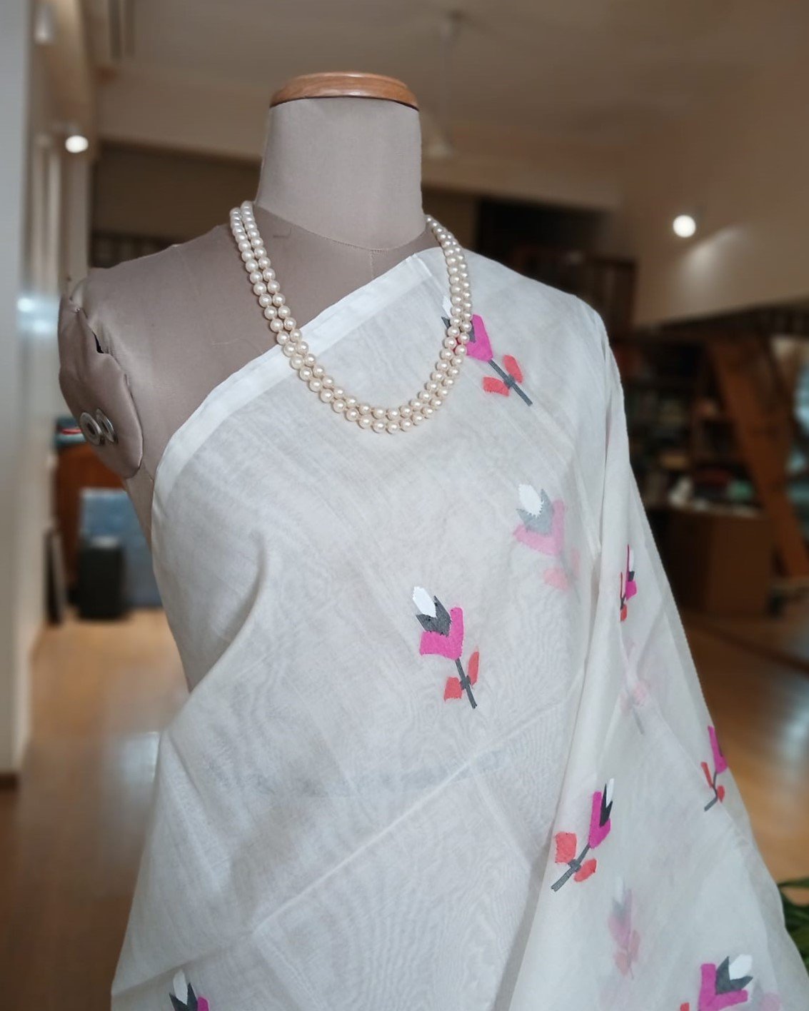 Handweave Jamdani Silk Saree - White - Image 4