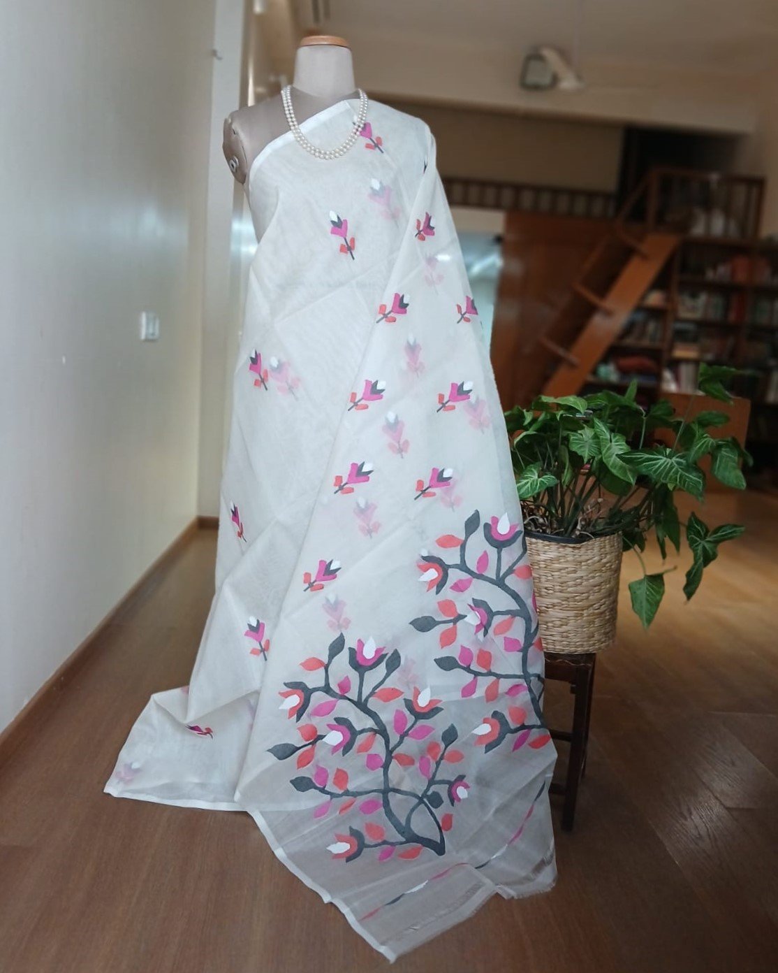 Handweave Jamdani Silk Saree - White