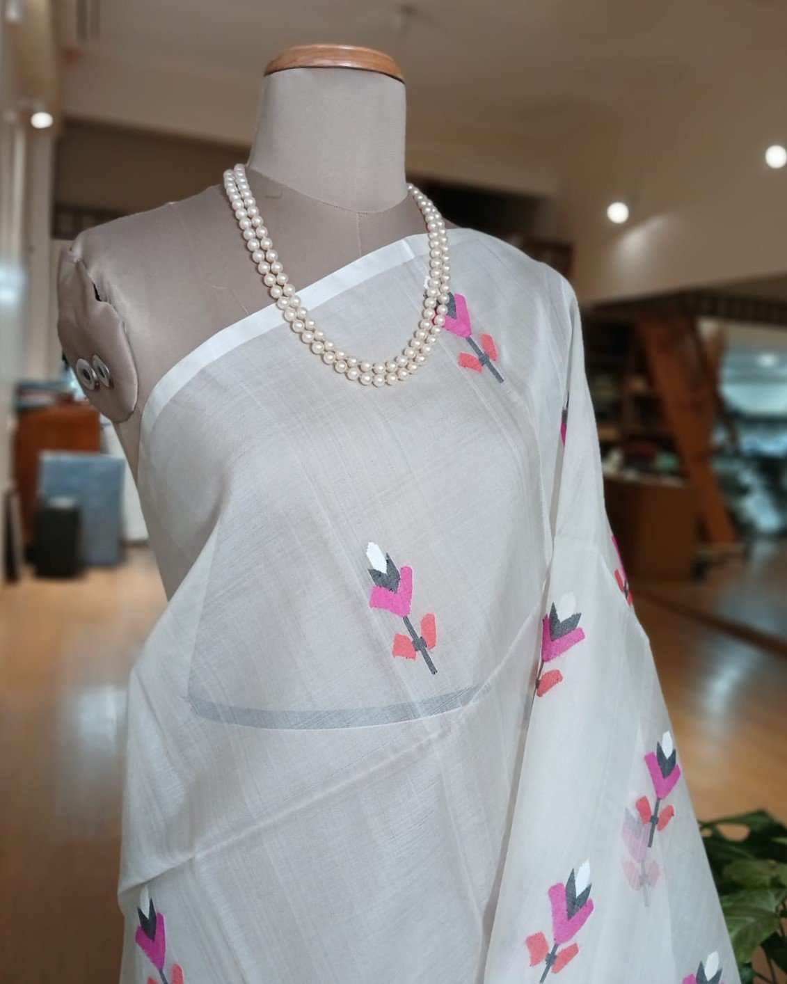 Handweave Jamdani Silk Saree - White - Image 3