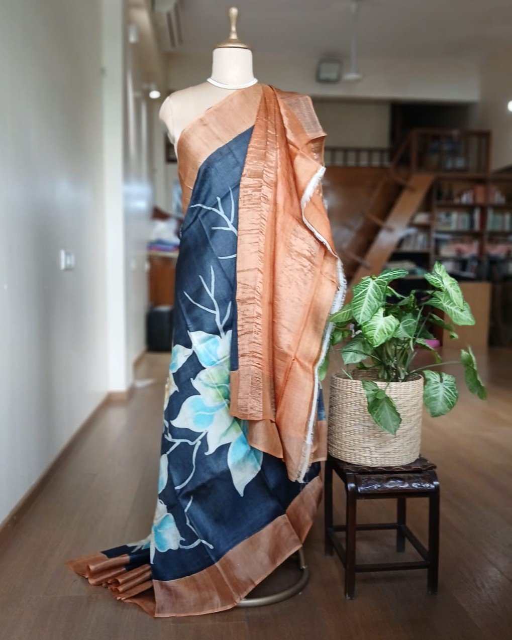 Handpainted Tussar Silk Saree – (TSHS0005) - Image 3