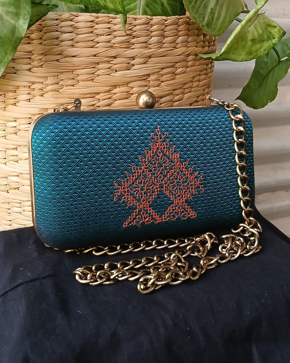 Kasuti Embroidered Clutch (KSTC1003) - Image 2
