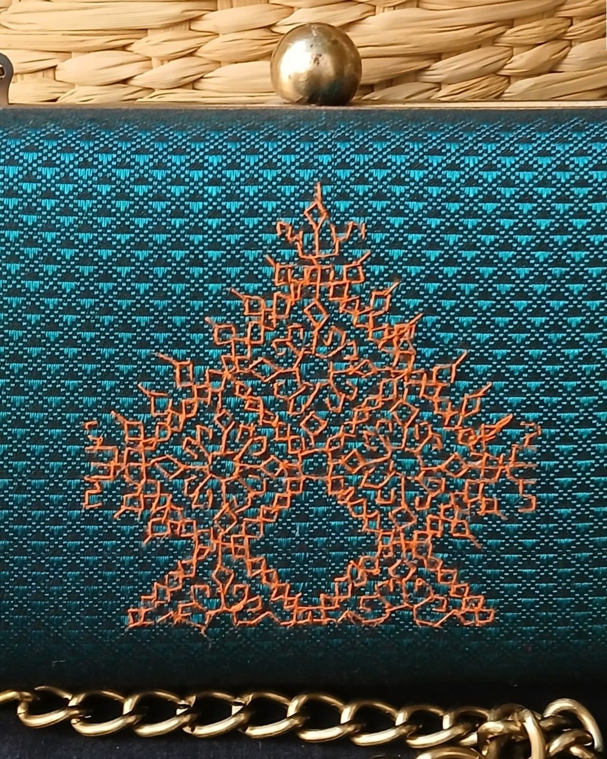 Kasuti Embroidered Clutch (KSTC1003) - Image 3