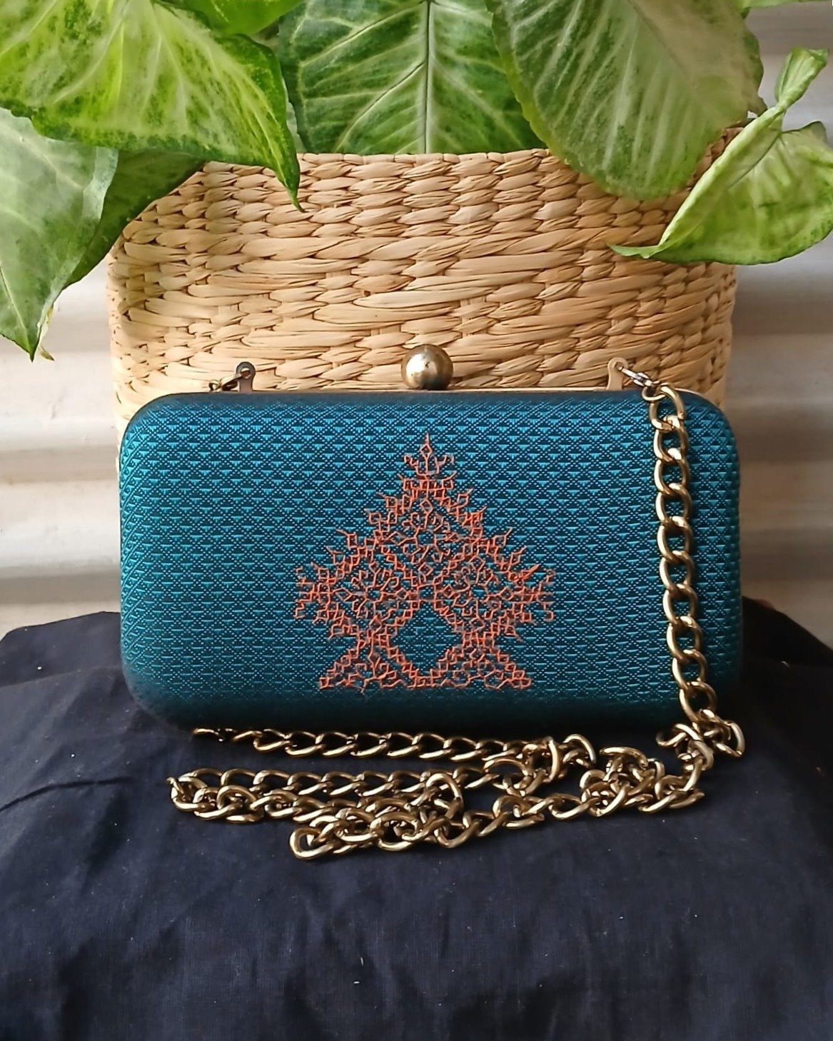 Kasuti Embroidered Clutch (KSTC1003)