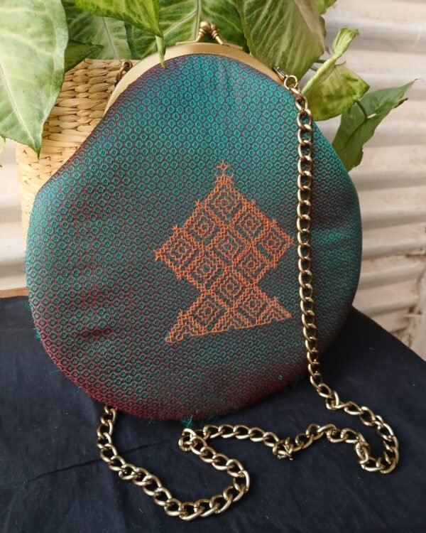 Kasuti Embroidered Round Purse (KSTP1001) - Image 2