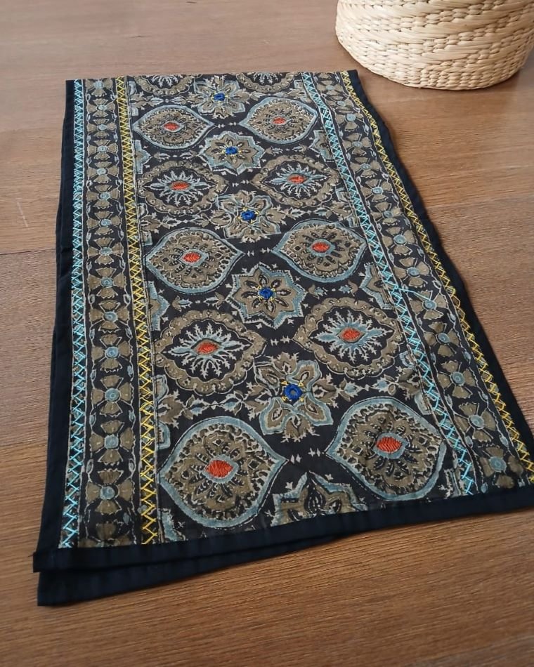 Ajrakh Table Runner in Cotton – (ATRC0013)