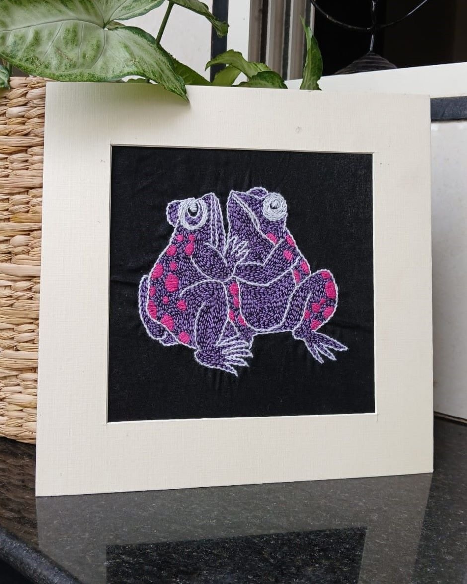 Kantha Embroidered Artwork Frogs – (ARTW0008)