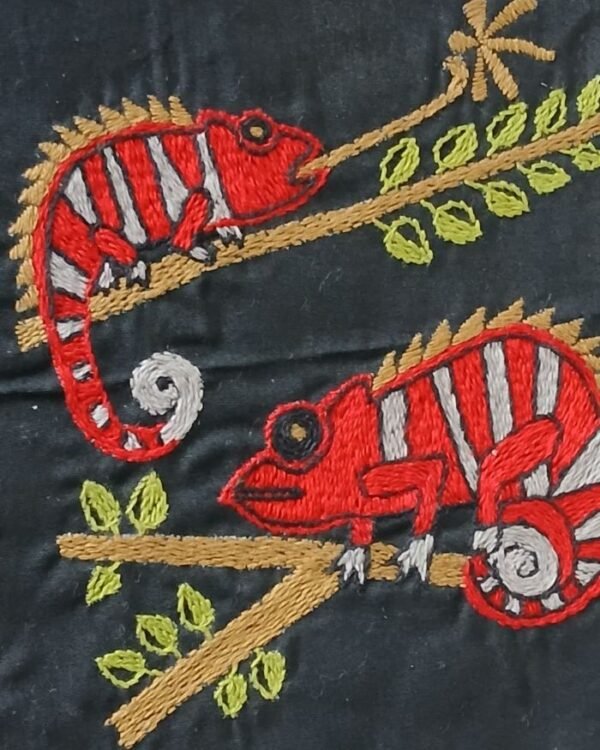 Kantha Embroidered Artwork Chameleon – (ARTW0002) - Image 2