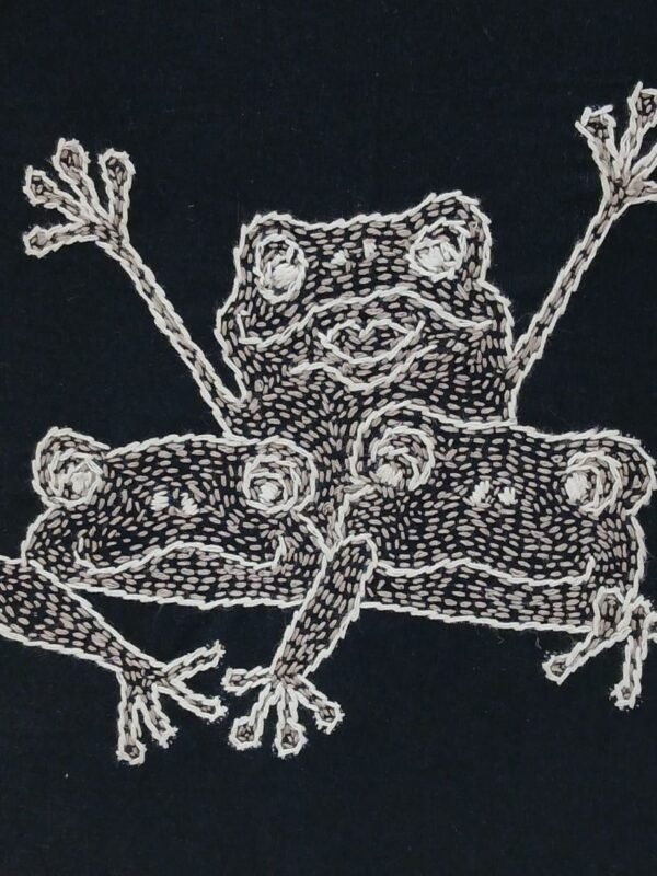 Kantha Embroidered Artwork Frogs – (ARTW0003) - Image 2