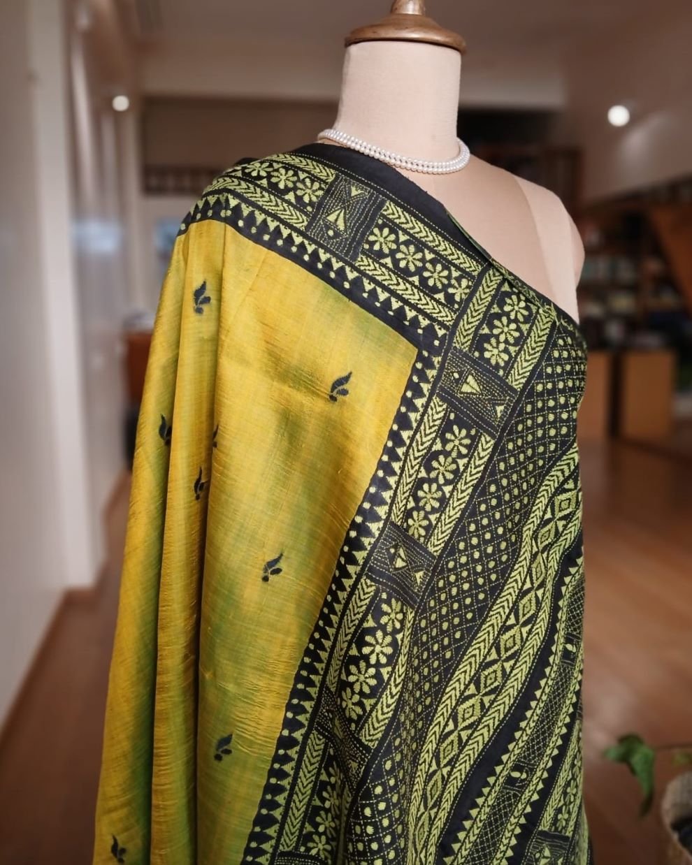 Santiniketan Kantha Saree in pure Bisnupuri Silk – (SNBK0018) - Image 5