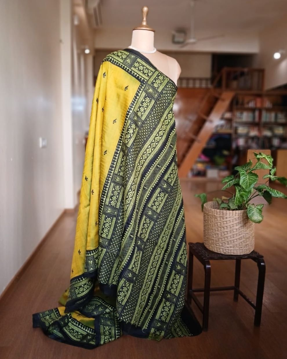 Santiniketan Kantha Saree in pure Bisnupuri Silk – (SNBK0018) - Image 4