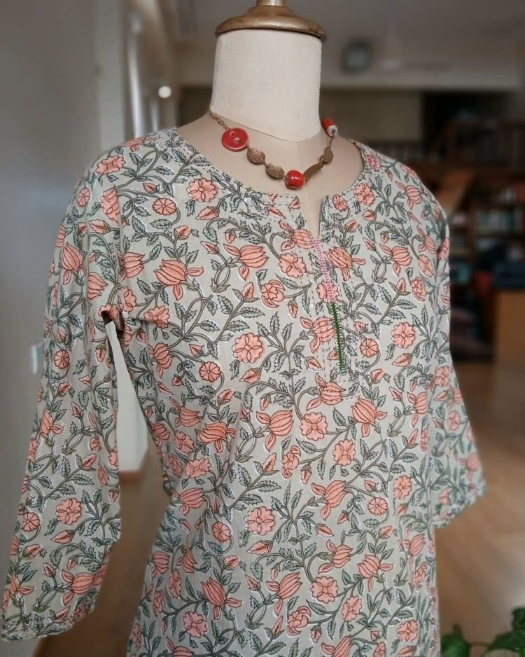 Blockprinted Short Kurti with embroidery on Yoke Size M – (BSKY0006) - Image 2