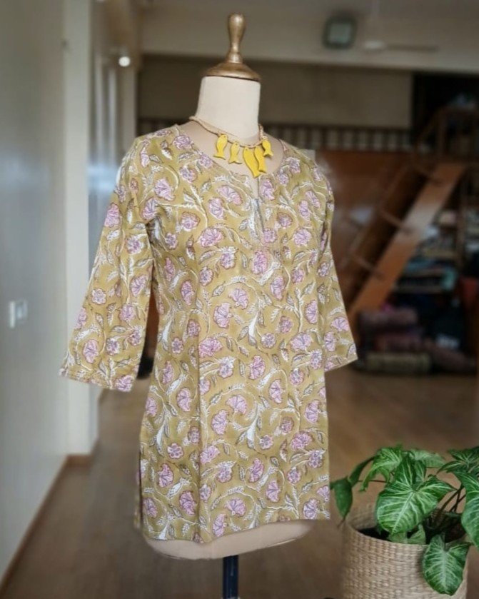 Blockprinted Short Kurti with embroidery on Yoke Size S – (BSKY0002)