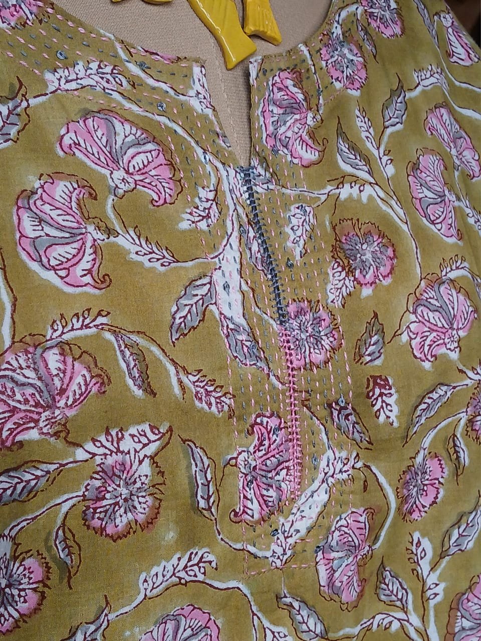 Blockprinted Short Kurti with embroidery on Yoke Size S – (BSKY0002) - Image 3