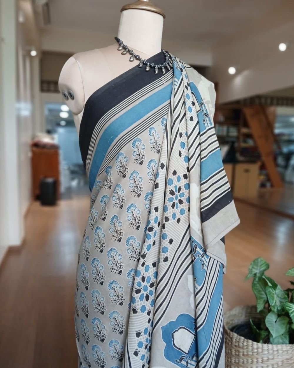 Ajrakh Mul Cotton Saree – (AMCS1032) - Image 2