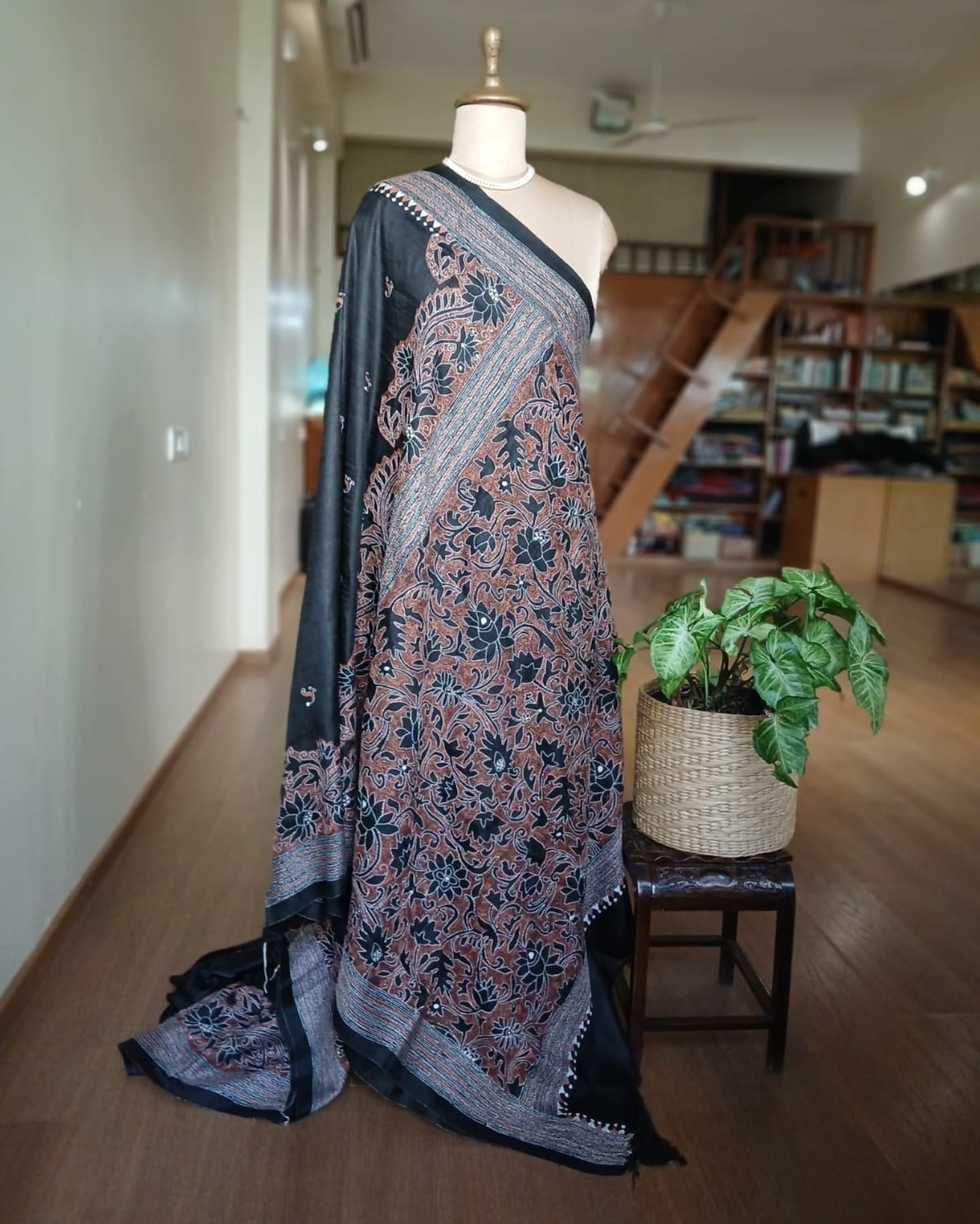 Santiniketan Kantha Saree in pure Bisnupuri Silk – (SNBK1006)