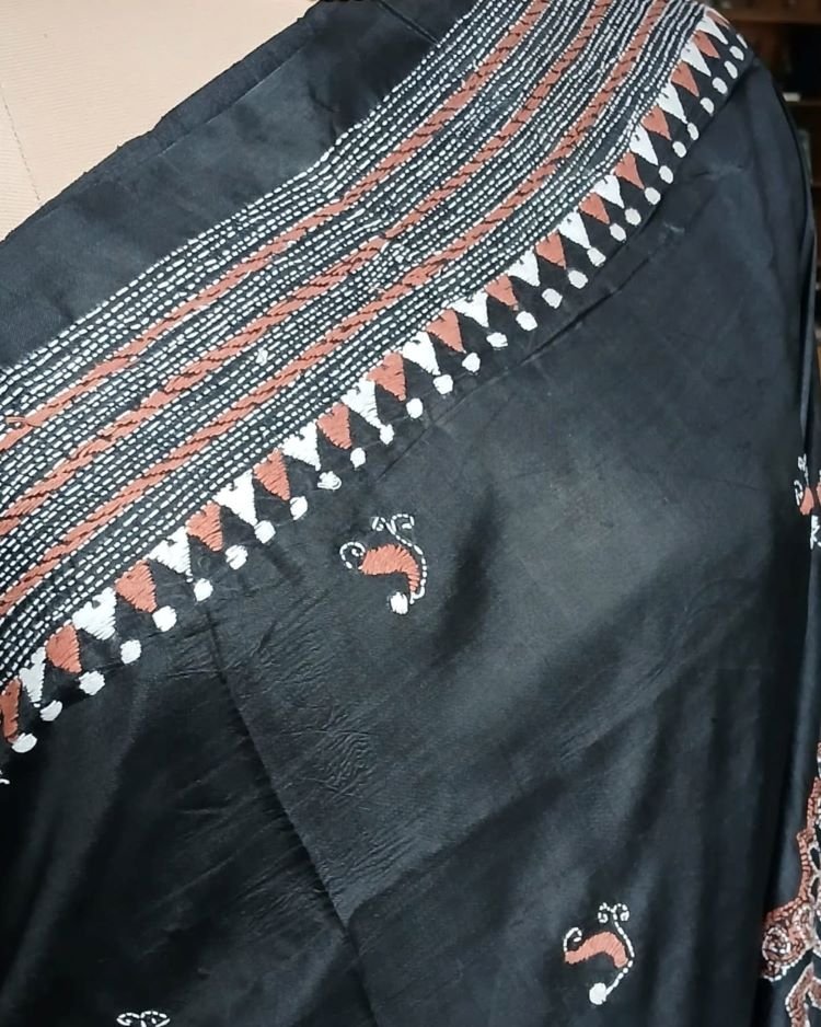 Santiniketan Kantha Saree in pure Bisnupuri Silk – (SNBK1006) - Image 3