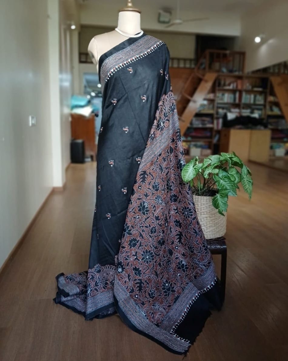 Santiniketan Kantha Saree in pure Bisnupuri Silk – (SNBK1006) - Image 7