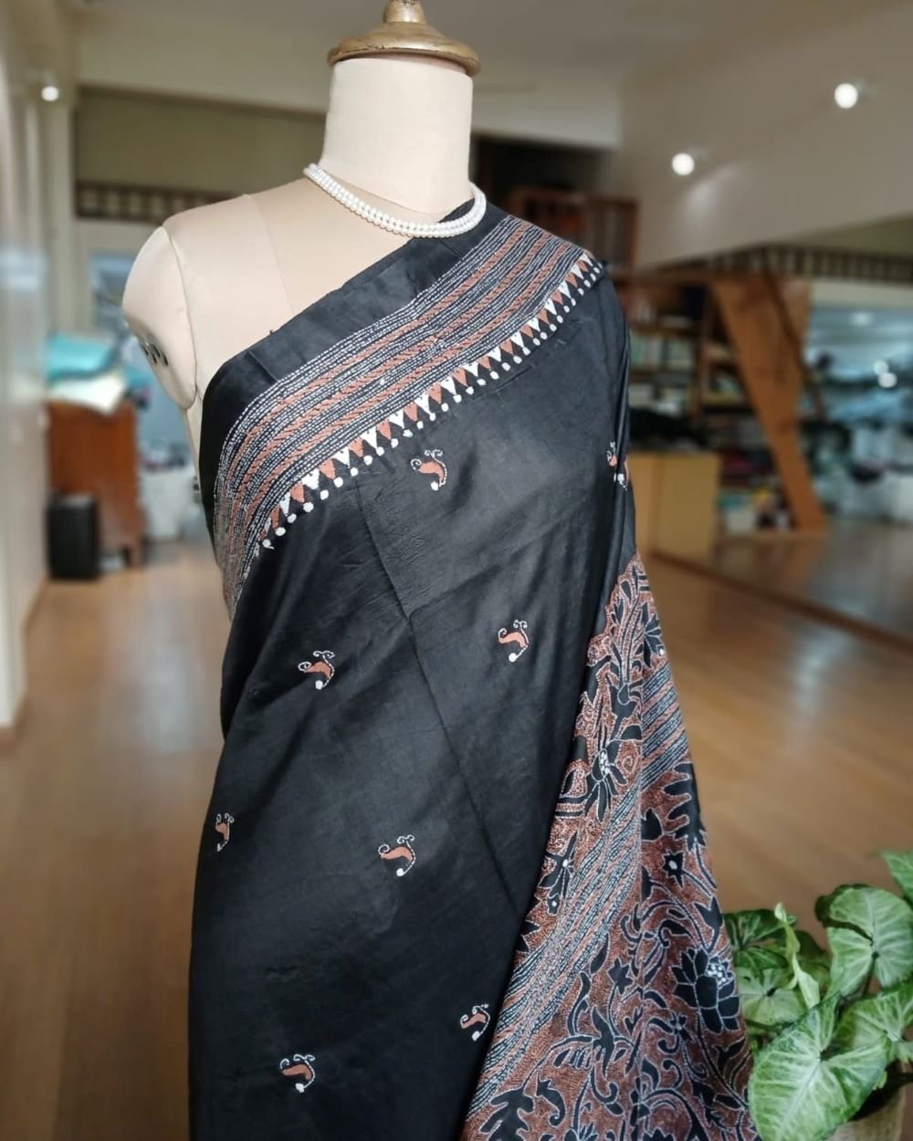 Santiniketan Kantha Saree in pure Bisnupuri Silk – (SNBK1006) - Image 2