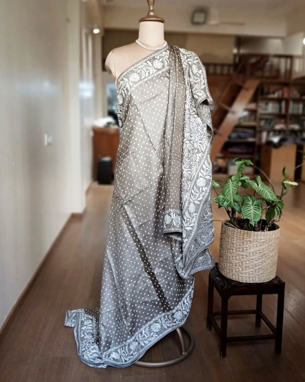 Embroidered Tussar Silk saree - ( ETSS0001) - Image 2