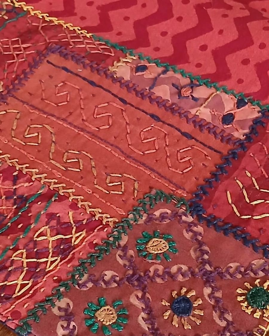 Festive Table Runner with mirrorwork - (FESTRUN005) - Image 4