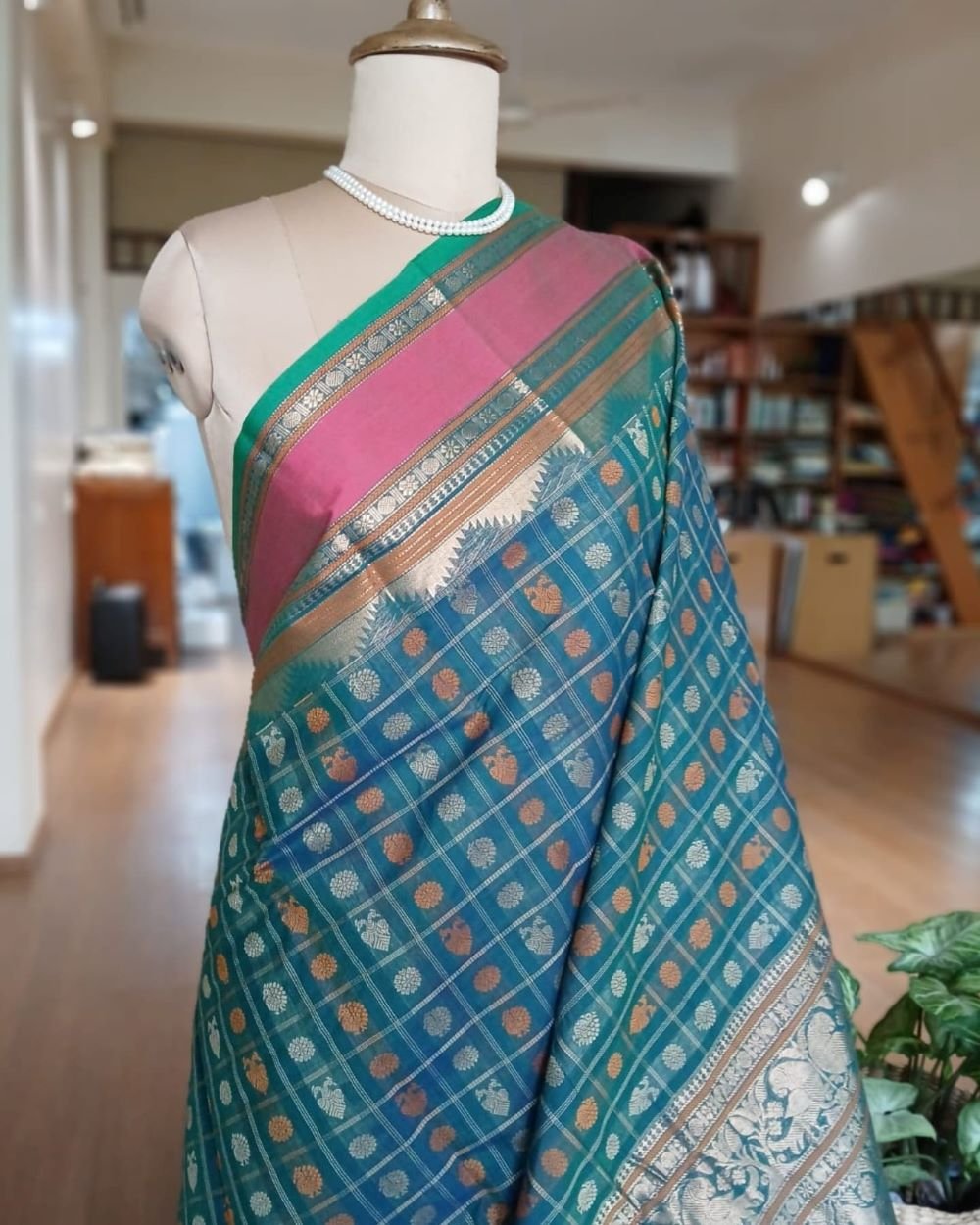 Ayiram Butta Kanchi Cotton Handweave with Zari - (KANC1102) - Image 3