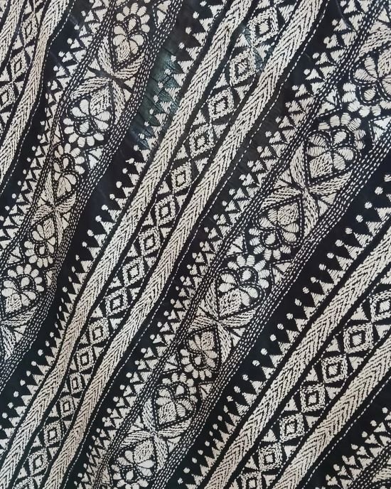 Santiniketan Kantha Saree in pure Bisnupuri Silk – (SNBK1020) - Image 9