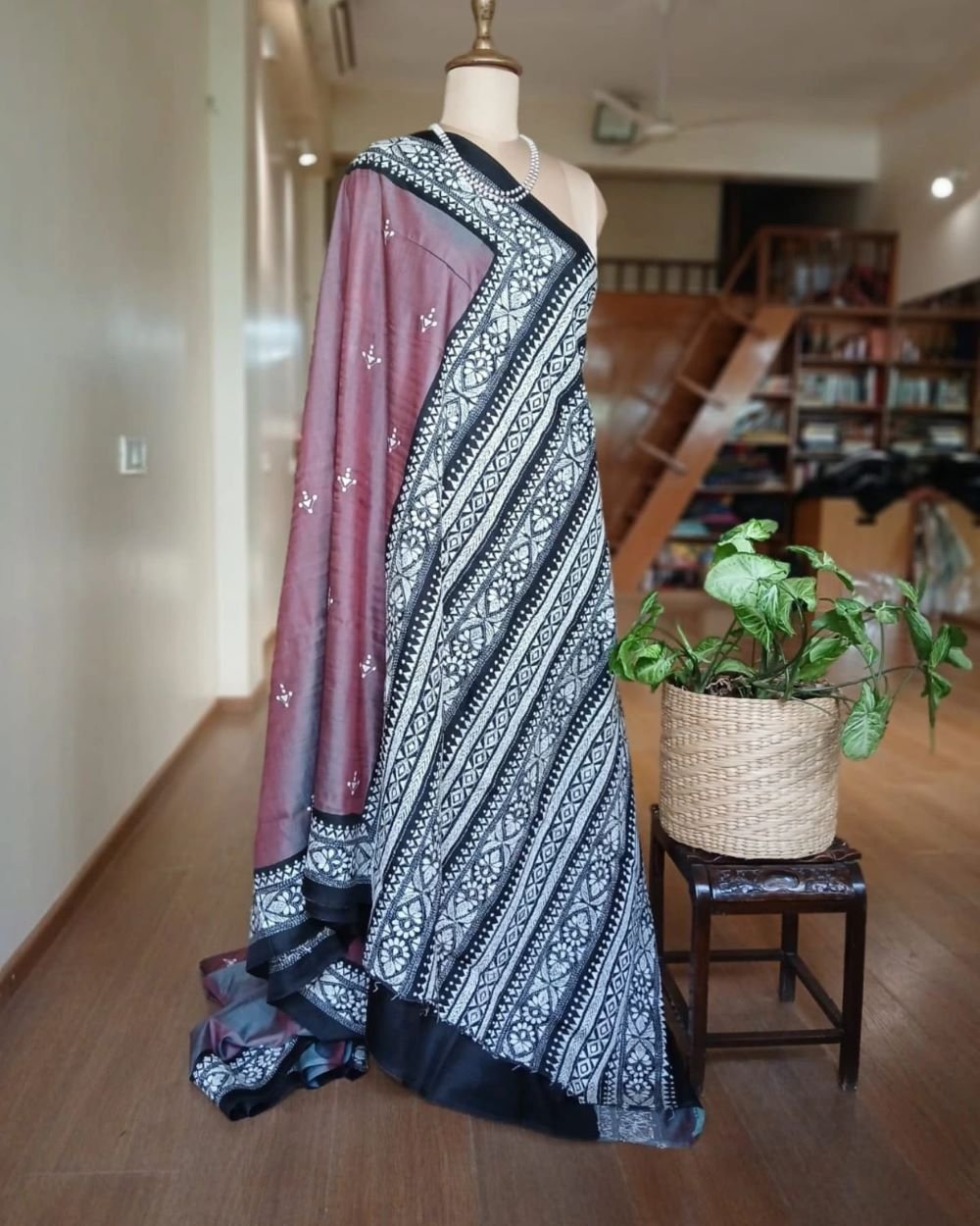 Santiniketan Kantha Saree in pure Bisnupuri Silk – (SNBK1020) - Image 7