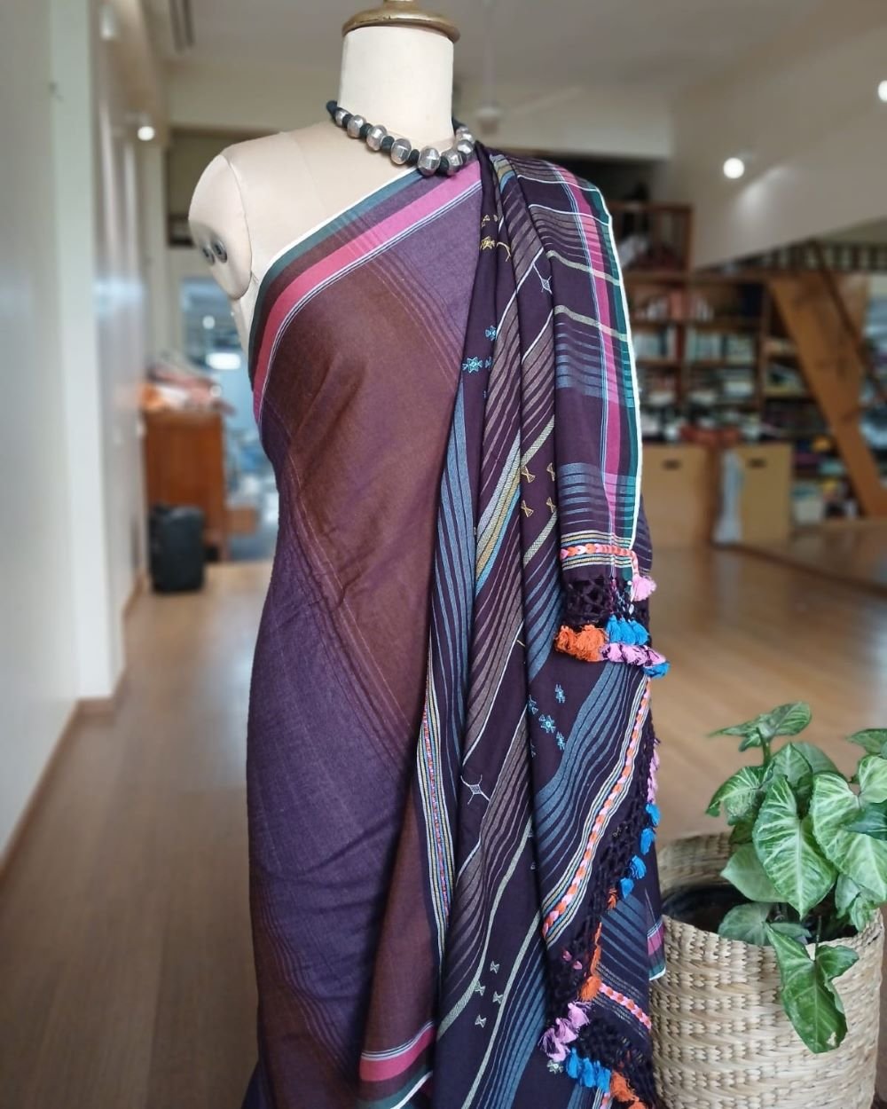 Bhujodi Saree handwoven in Kala Cotton – (BHUJ0073) - Image 2