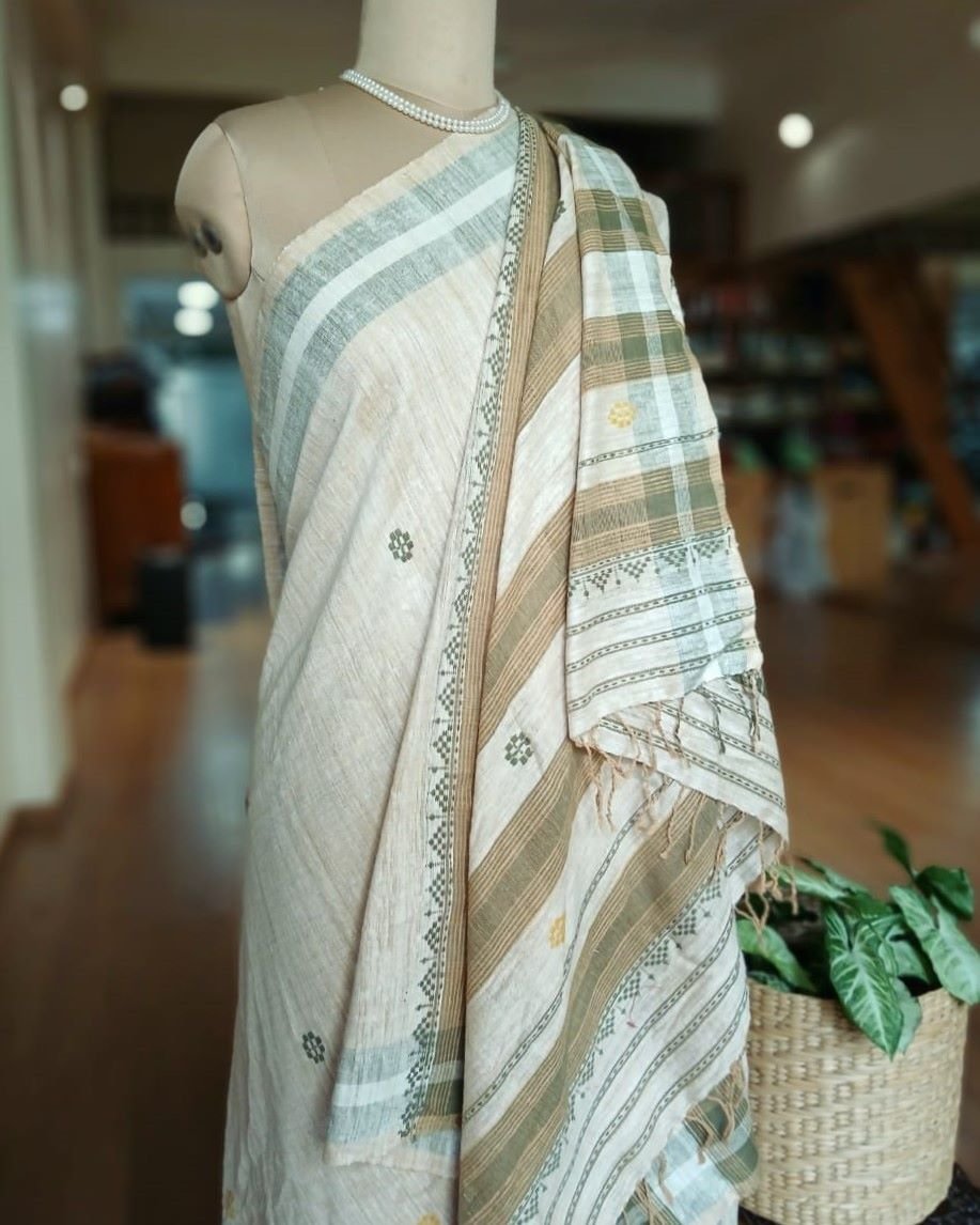 Ahimsa Eri Silk saree from Sualkuchi in Assam - (AESS0001) - Image 4