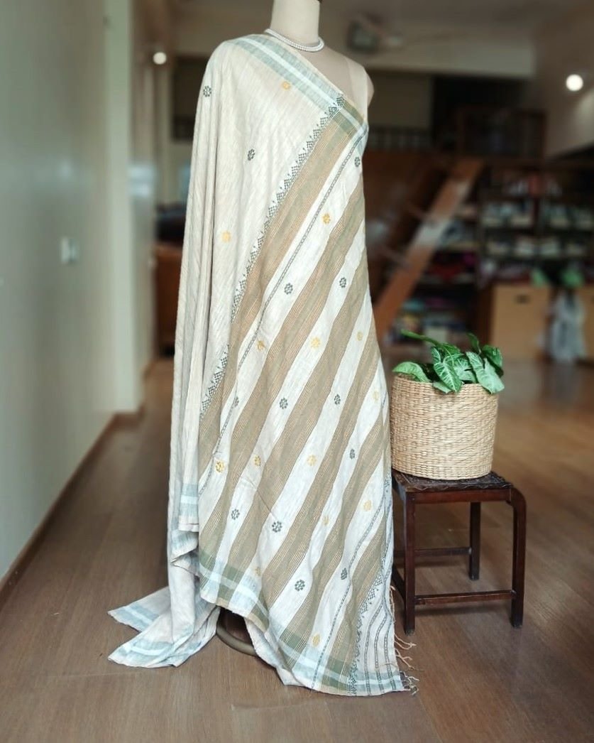 Ahimsa Eri Silk saree from Sualkuchi in Assam - (AESS0001) - Image 6