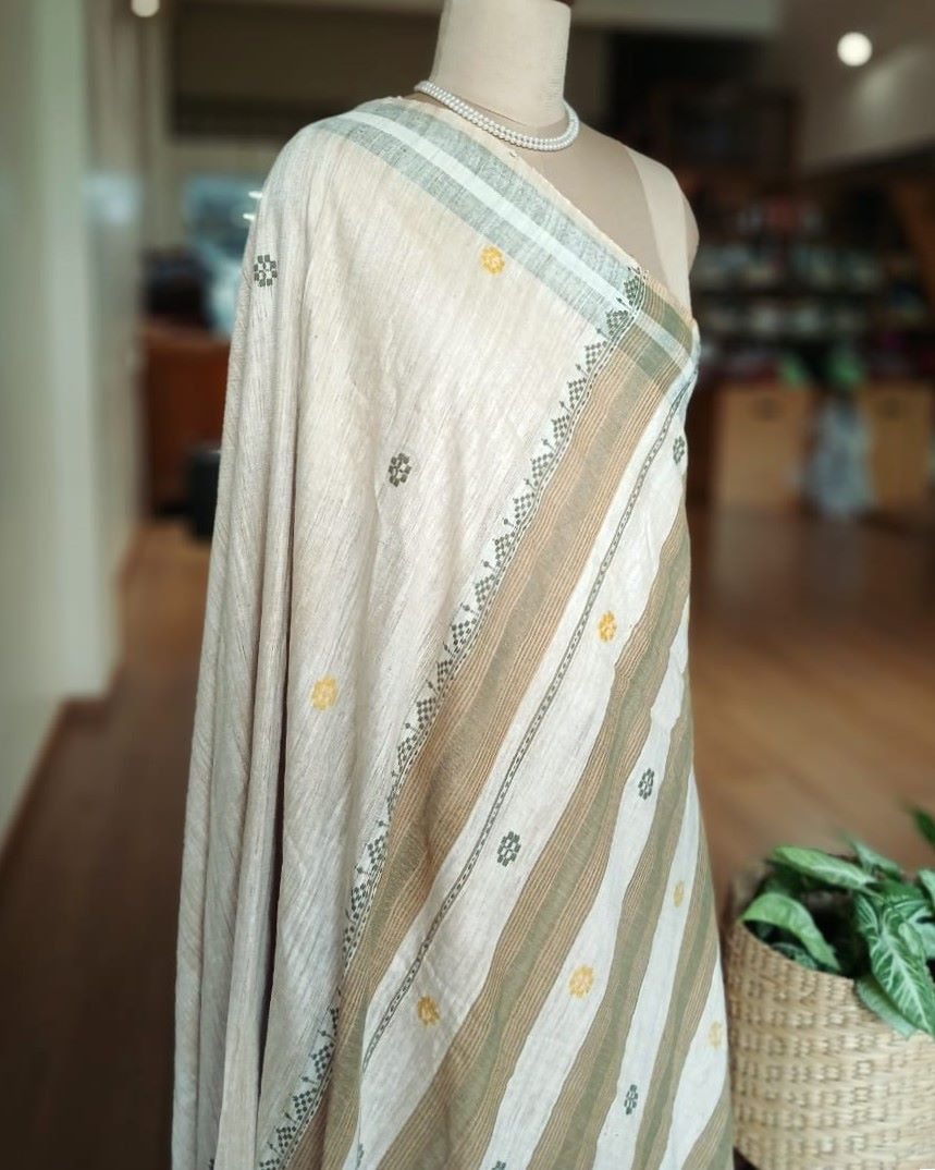 Ahimsa Eri Silk saree from Sualkuchi in Assam - (AESS0001) - Image 7