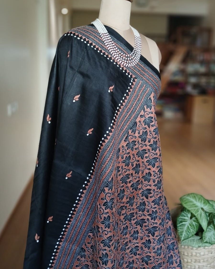Santiniketan Kantha Saree in pure Bisnupuri Silk – (SNBK1023) - Image 8