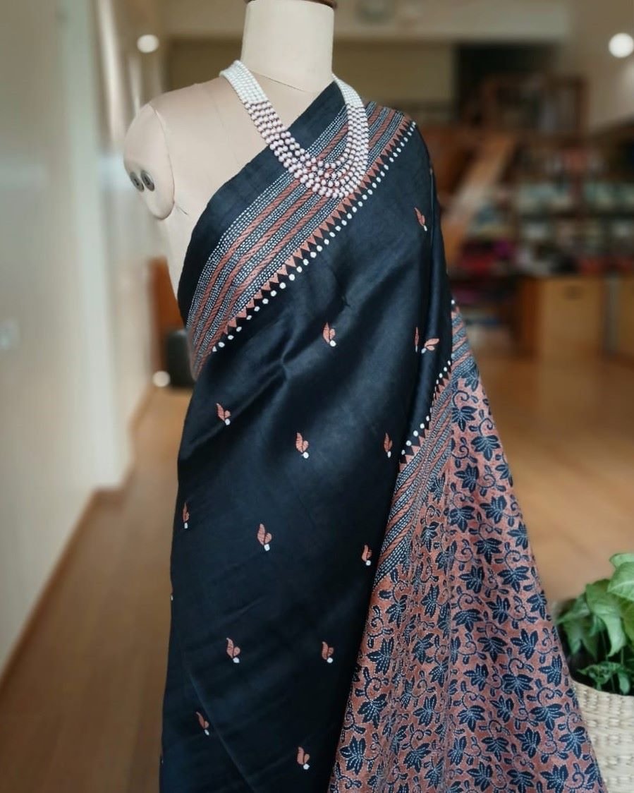 Santiniketan Kantha Saree in pure Bisnupuri Silk – (SNBK1023) - Image 4
