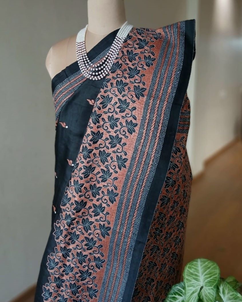 Santiniketan Kantha Saree in pure Bisnupuri Silk – (SNBK1023) - Image 5