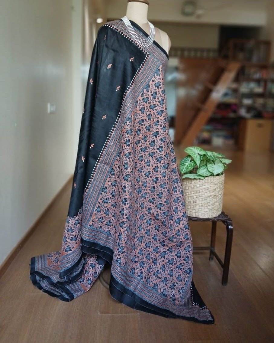Santiniketan Kantha Saree in pure Bisnupuri Silk – (SNBK1023) - Image 7