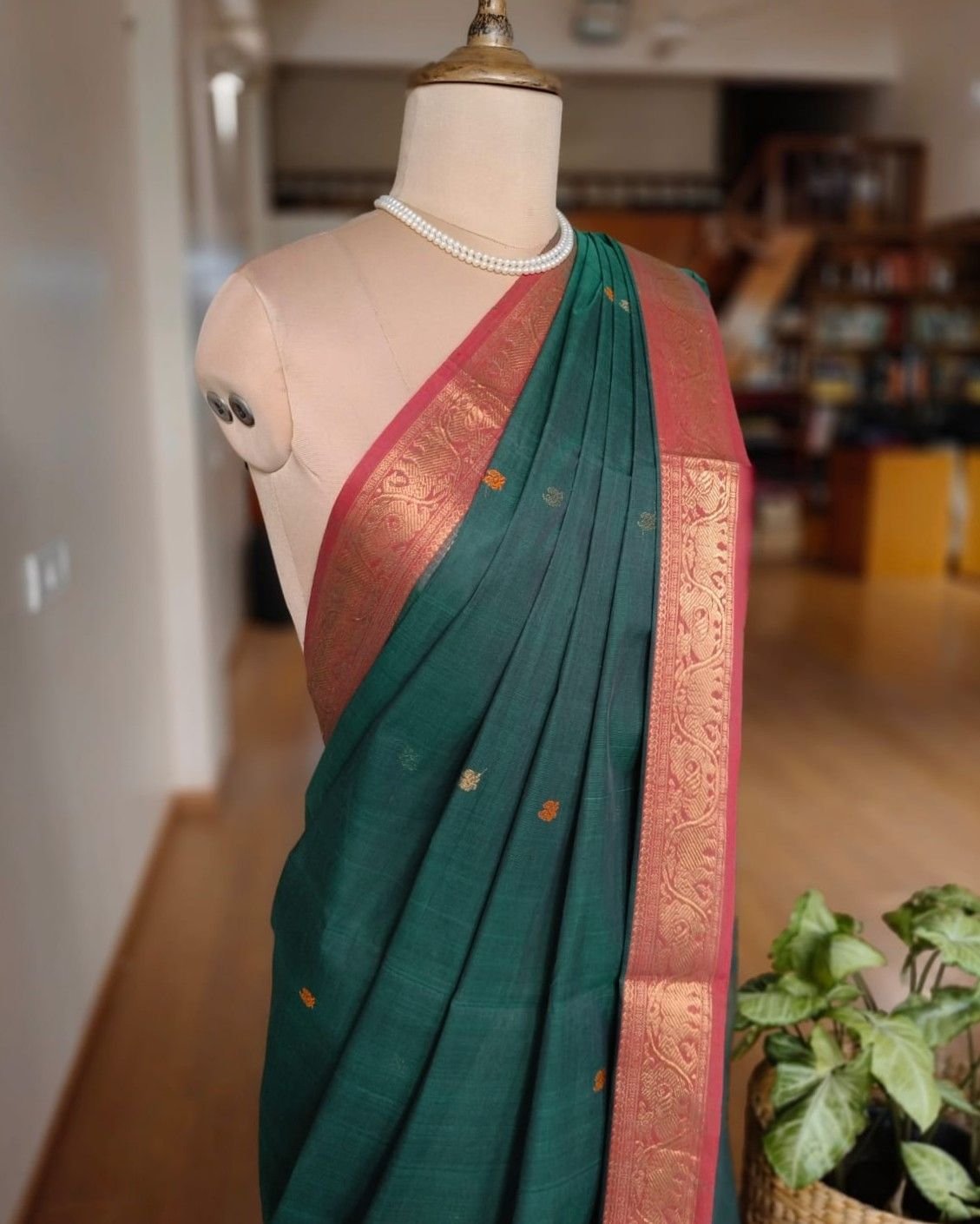 Kanchi Cotton Handweave with zari border - (KANC1136) - Image 7