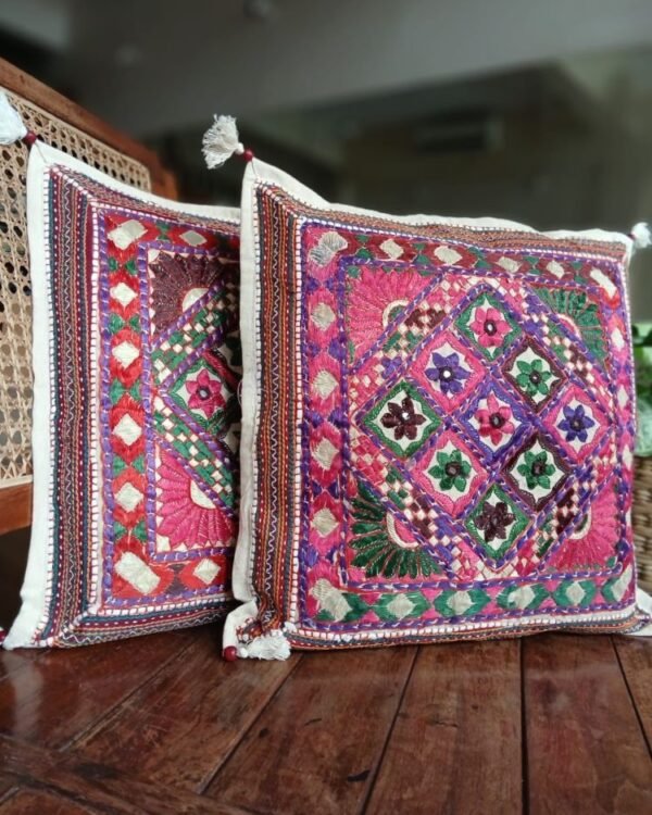 Densely embroidered cushion covers in paako style  - (DECC0005) - Image 2