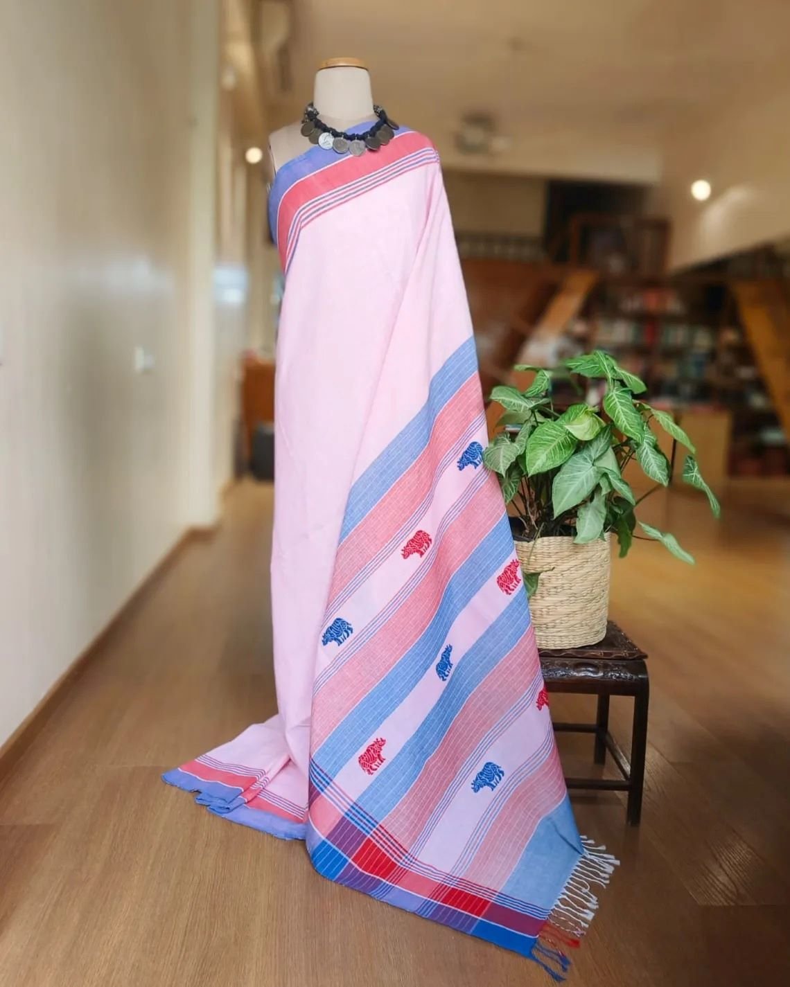 Rhino Motif Handweave in soft cotton, from Kamrup in Assam - (KRAS0005) - Image 2