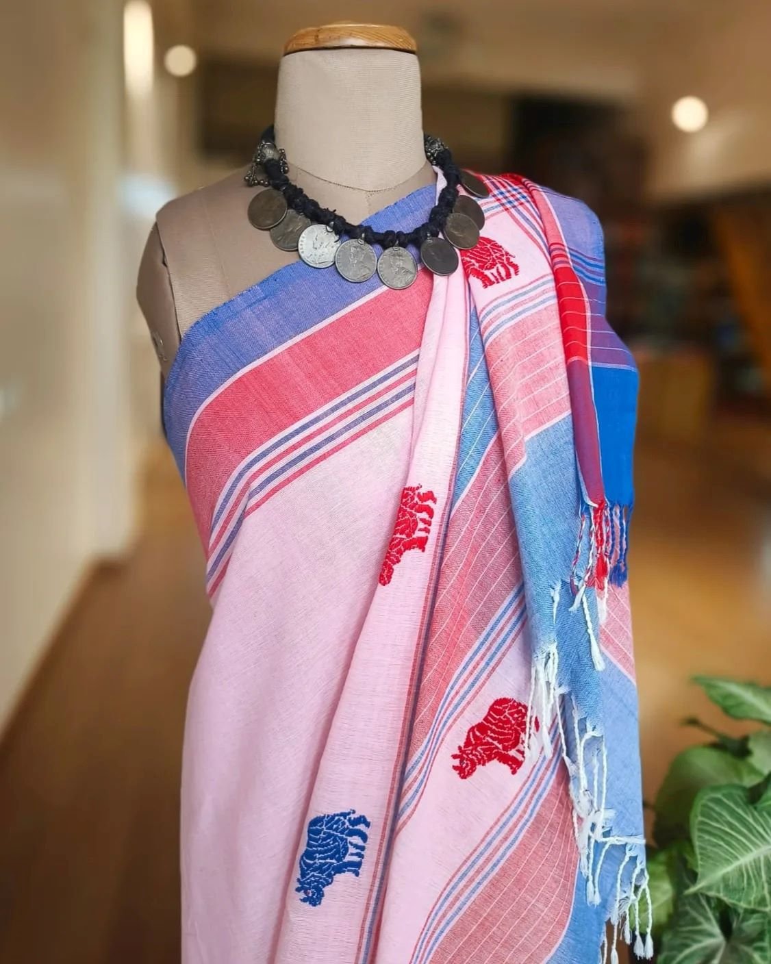 Rhino Motif Handweave in soft cotton, from Kamrup in Assam - (KRAS0005) - Image 3