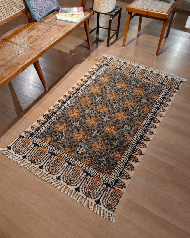 Kalamkari Dhurrie from Warangal (5 x 3 ft) – (NWKD1148) - Image 2